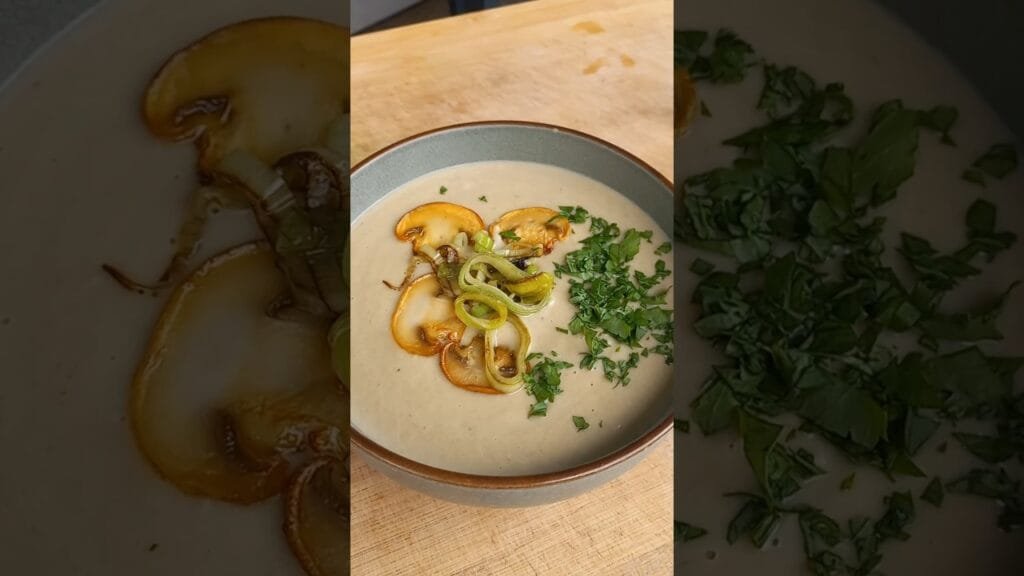 Грибной суп с пореем / Mushroom and leek soup