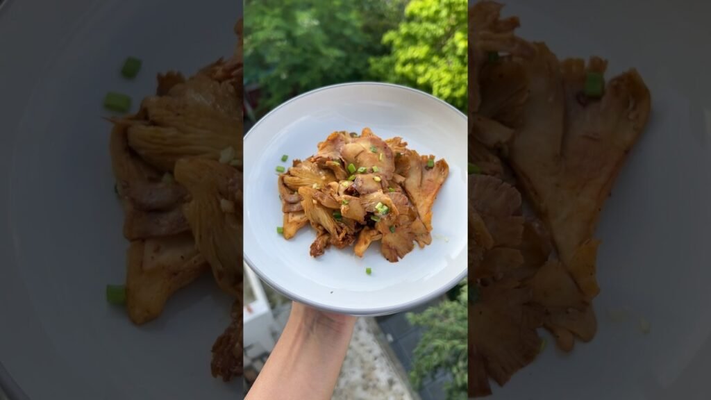 I grew oyster mushrooms at home and made butter garlic mushrooms #easyrecipe