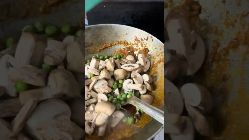 Mutter mushroom curry🍛🤤|#shorts #shortvideo #food #foodies #recipe #shortsfeed #viral #shortviral￼